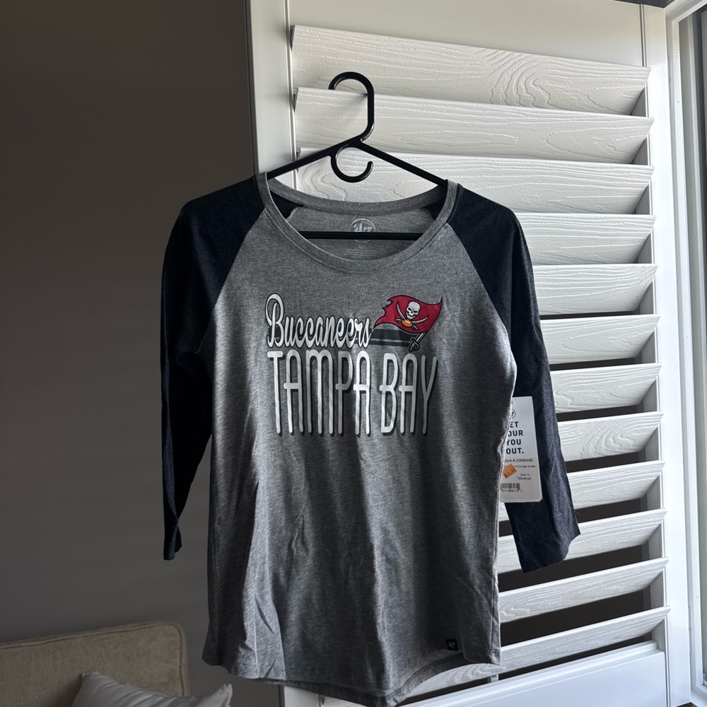47 Brand Tampa Bay Buccaneers Raglan Tee - Gray & Black with Red Accent